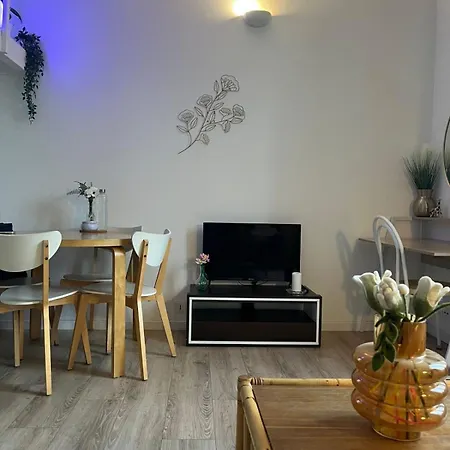 Bright On The Ile De