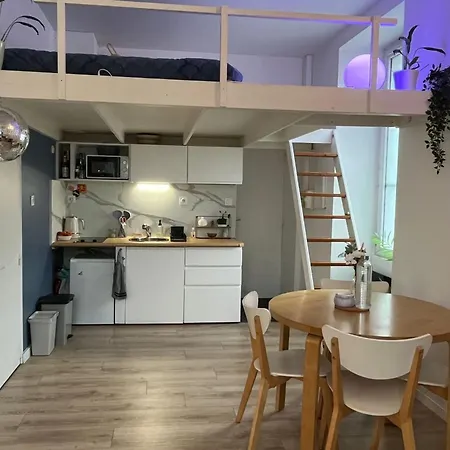 Bright On The Ile De