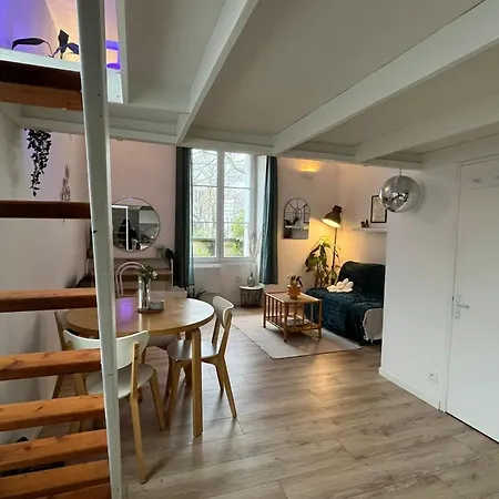 Bright On The Ile De